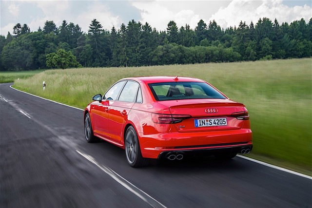 Audi S4 photo 3