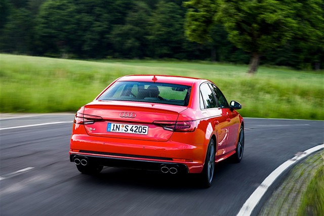 Audi S4 photo 4