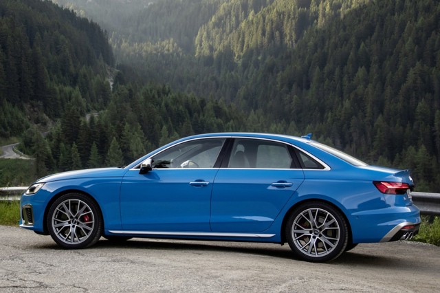 Audi S4 photo 4