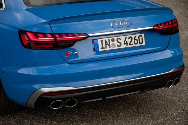 Audi S4 photo 9