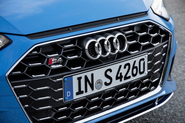 Audi S4 photo 15