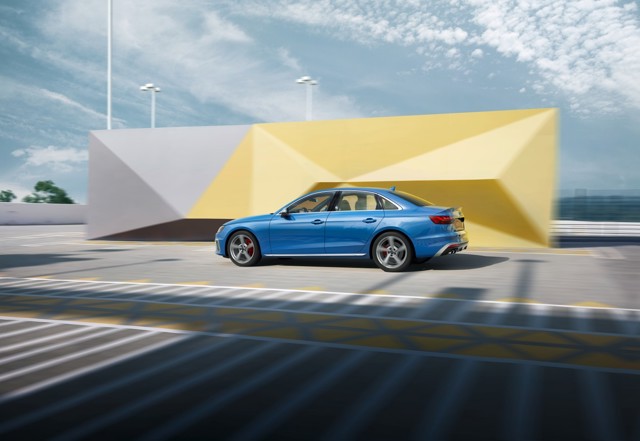 Audi S4 photo 26
