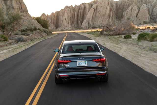 Audi S4 photo 40
