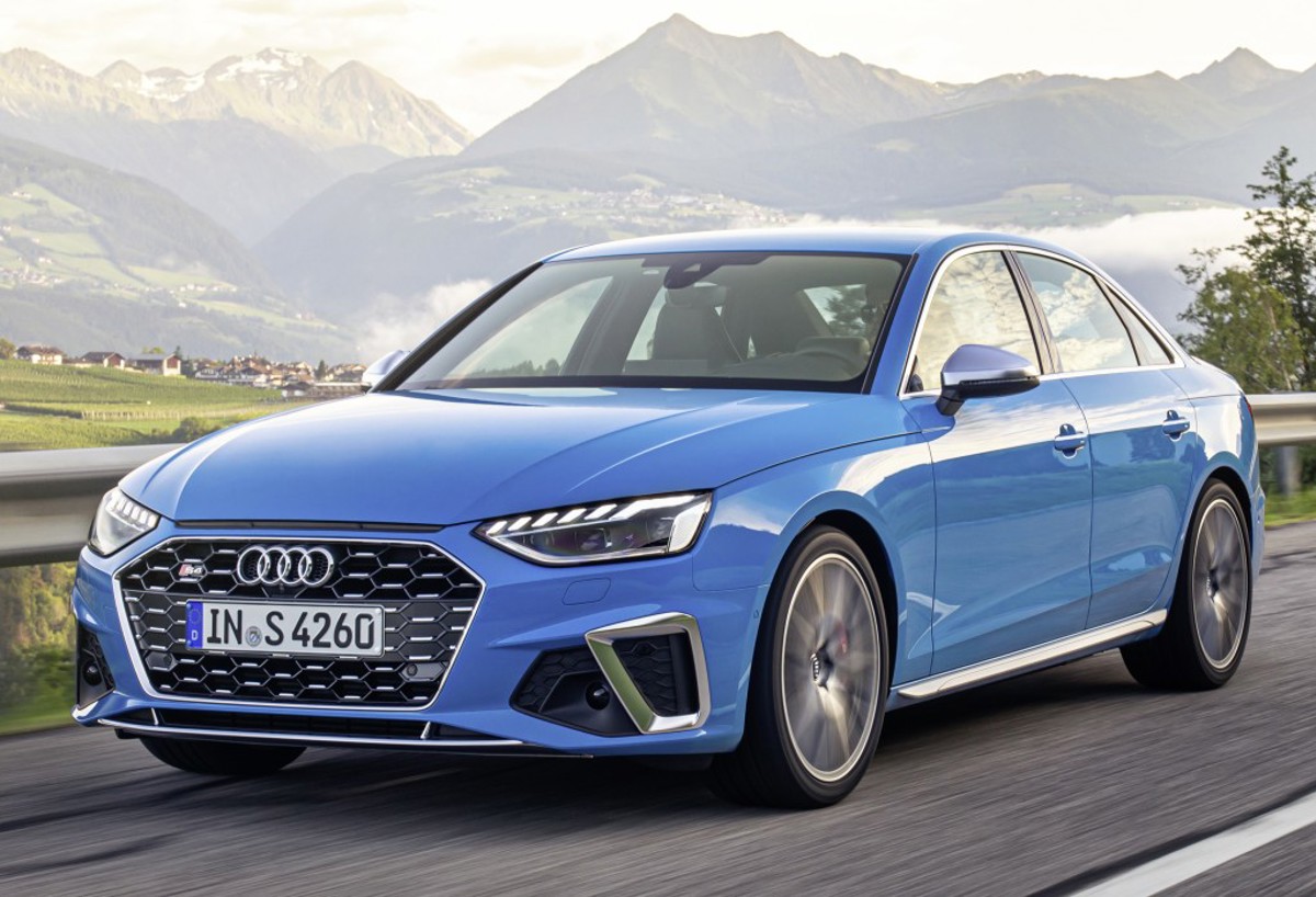 Audi AUDI S4 4.2L V8 quattro 6MT AWD (344 HP)