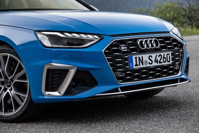 Audi S4 photo 2