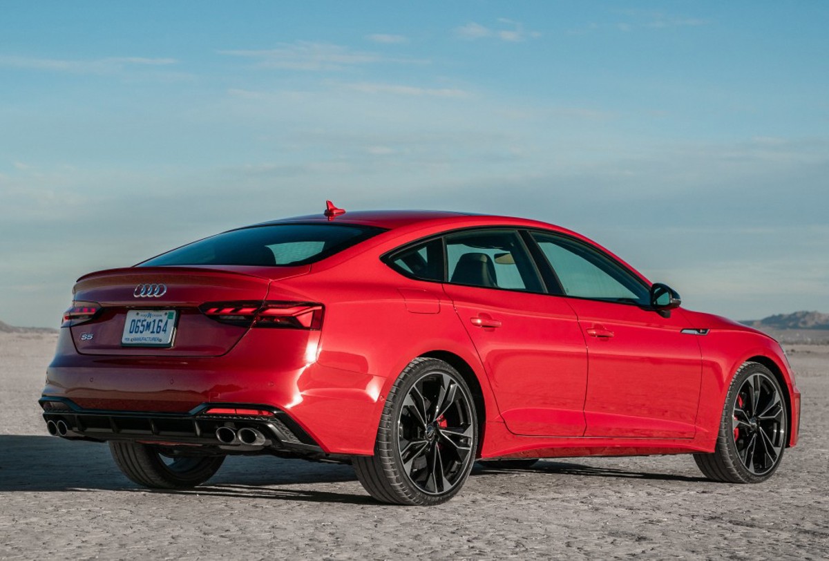 Audi AUDI S5 4.2L V8 FSI Quattro 6MT (354 HP)