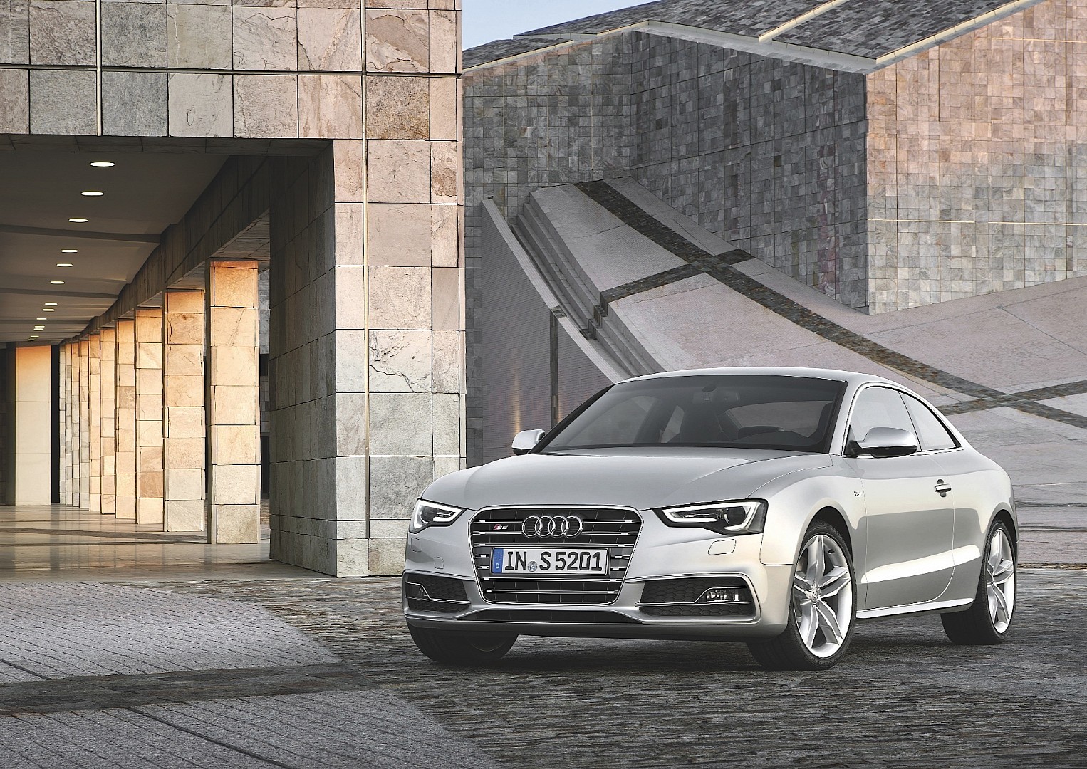 Audi S5 photo 4