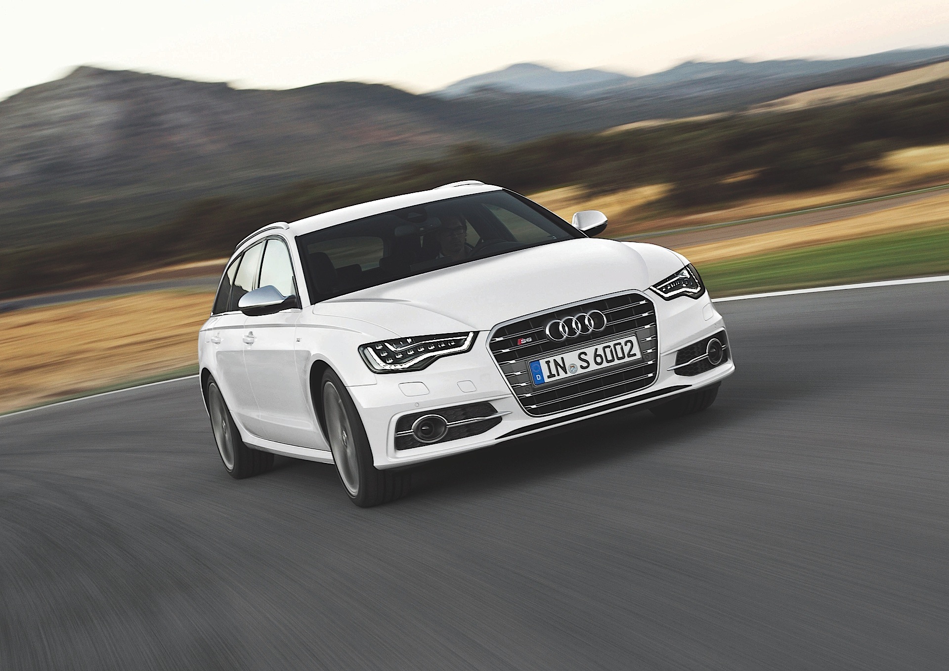 Audi S6 Avant photo 2