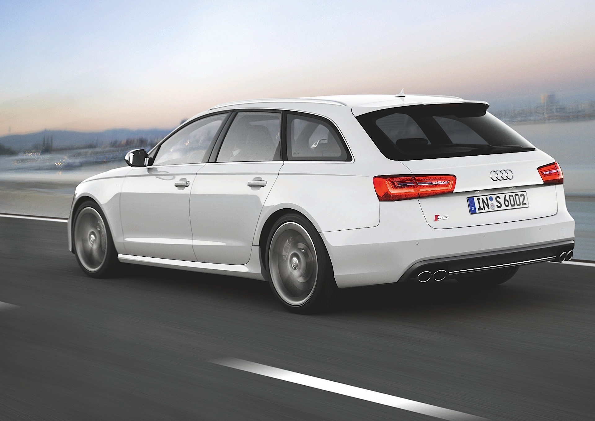 Audi S6 Avant photo 6