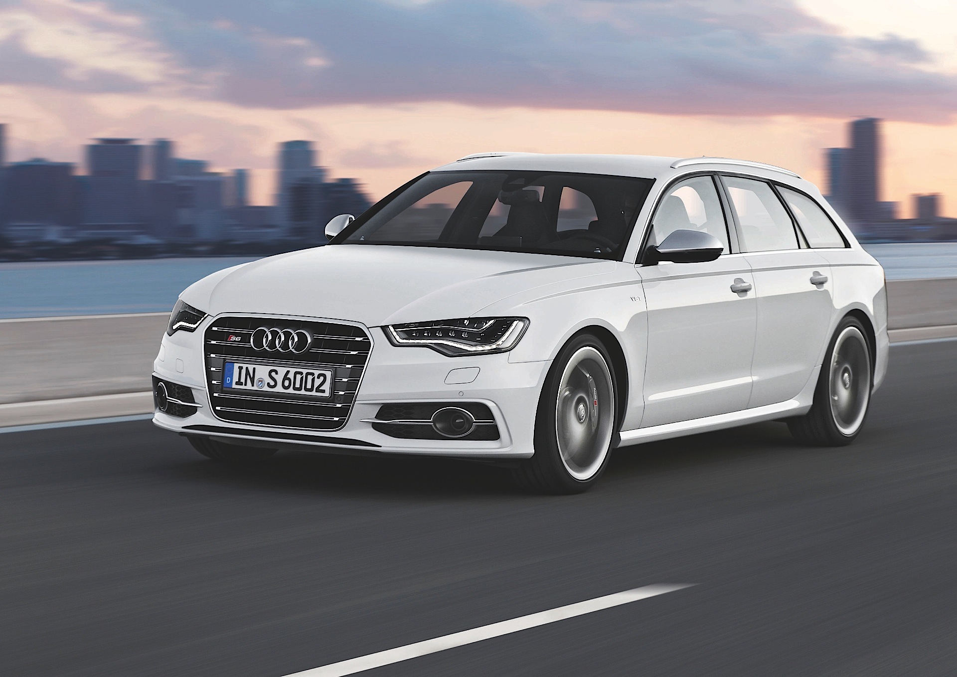 Audi S6 Avant photo 9