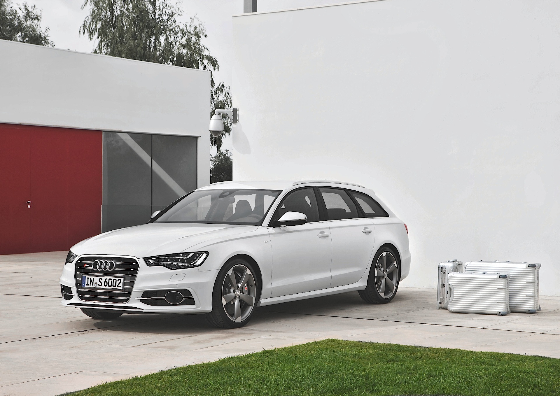 Audi S6 Avant photo 10