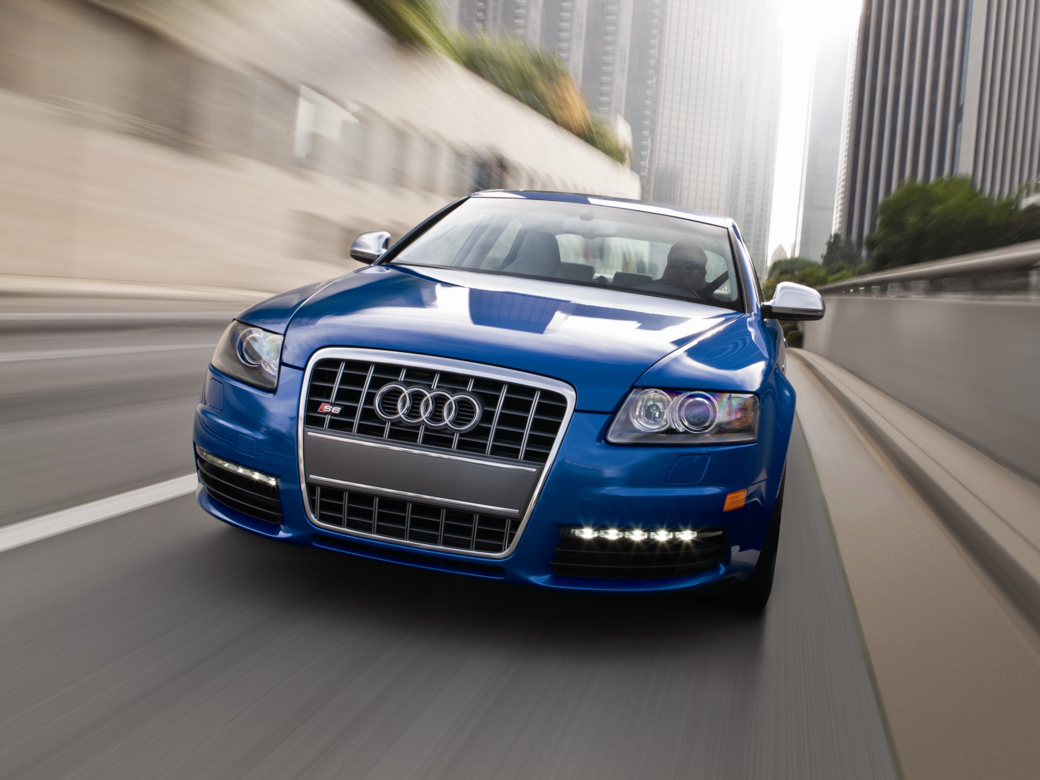 Audi S6 photo 16