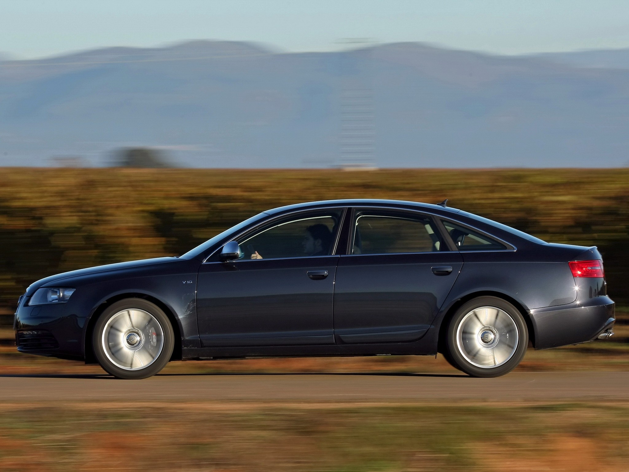 Audi S6 photo 30
