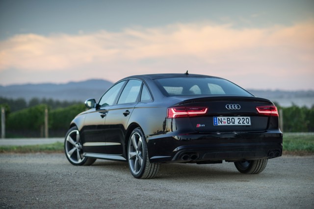 Audi S6 photo 16