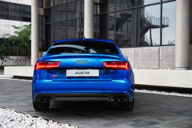 Audi S6 photo 18