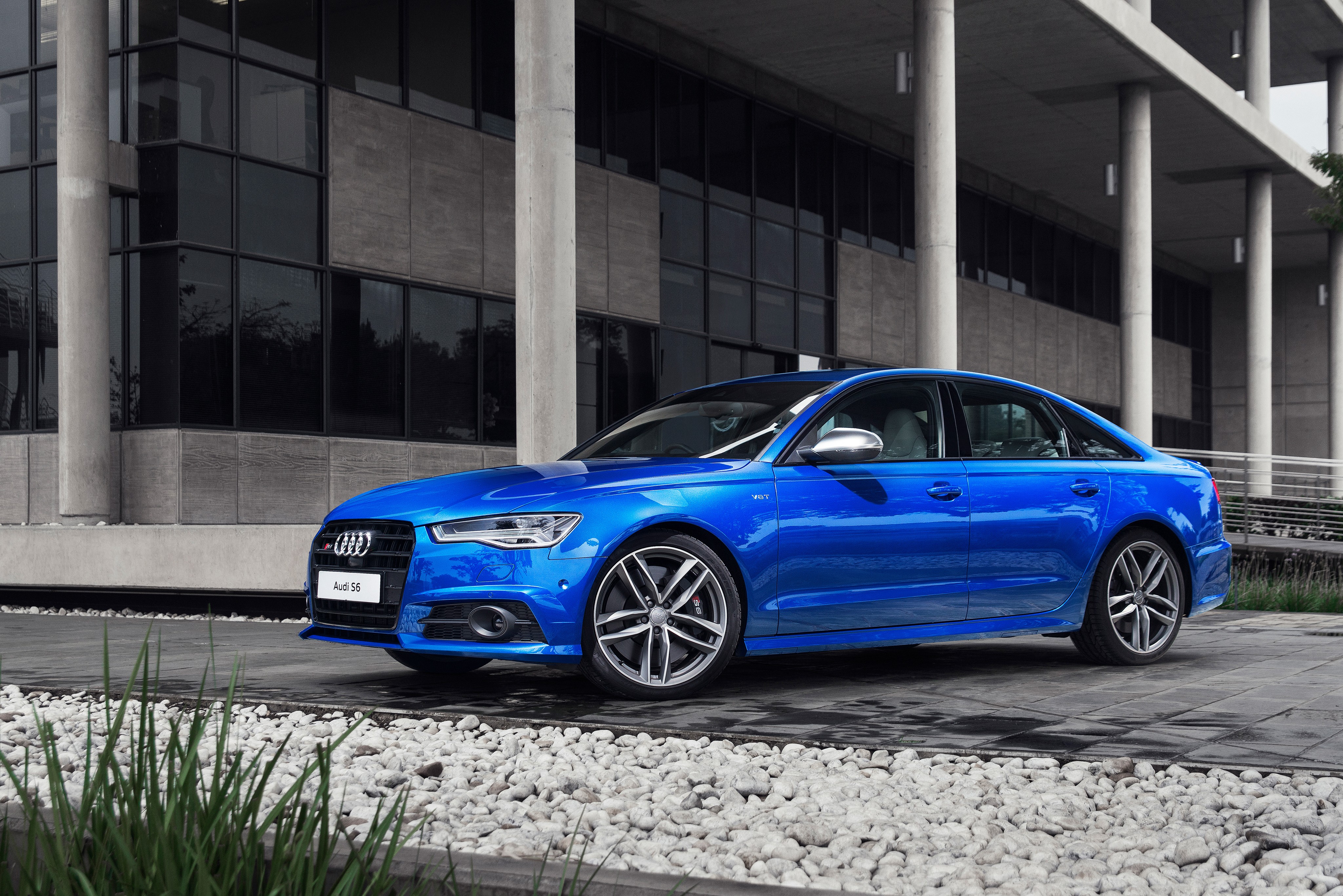 Audi S6 photo 19