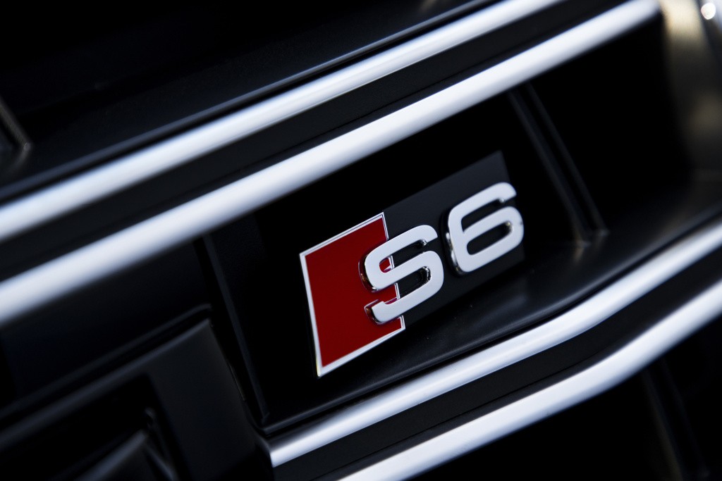 Audi S6 photo 16