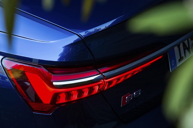 Audi S6 photo 22