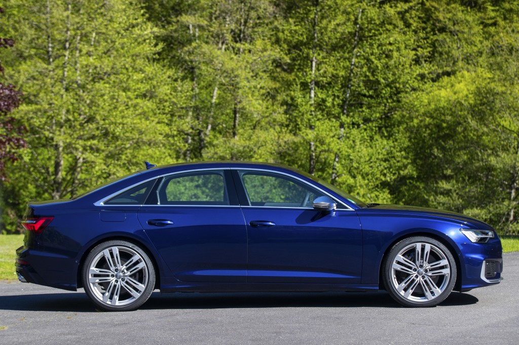 Audi S6 photo 25
