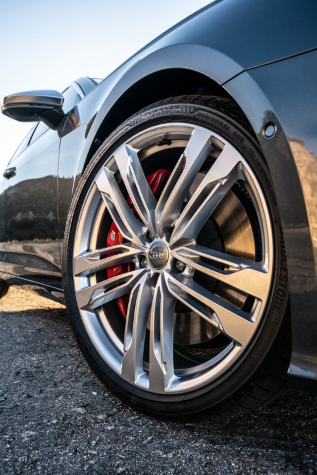 Audi S6 photo 34
