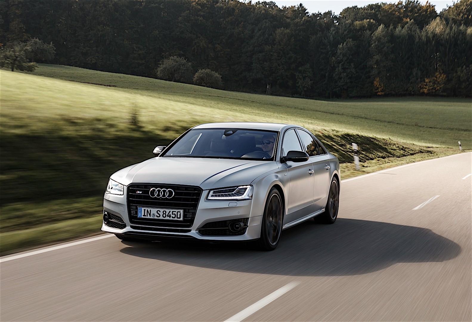 Audi S8 Plus photo 6