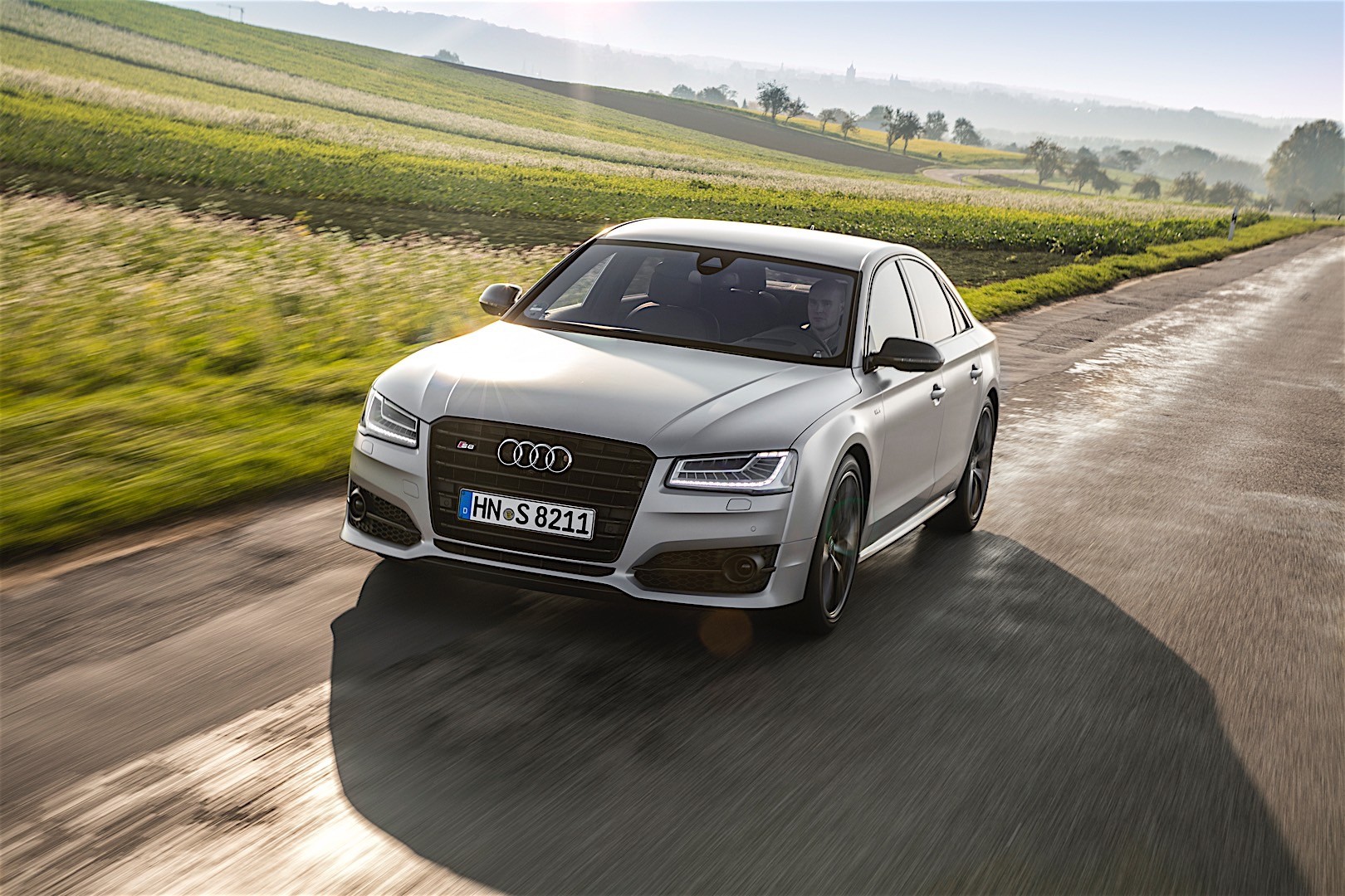 Audi S8 Plus photo 7