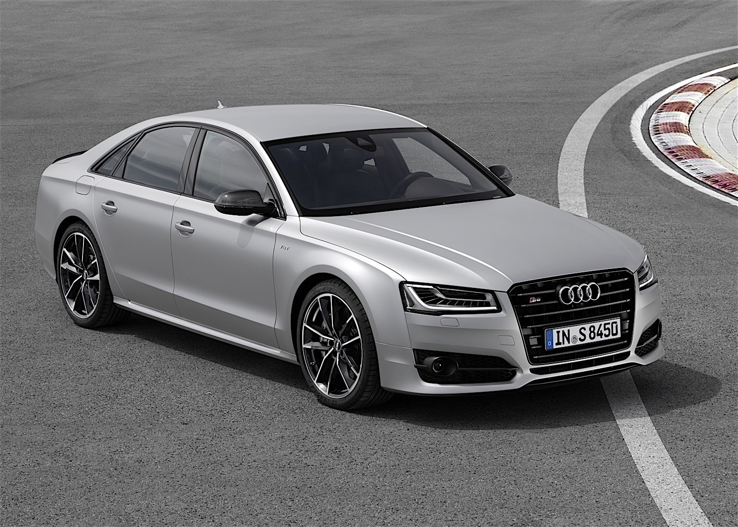 Audi S8 Plus photo 8