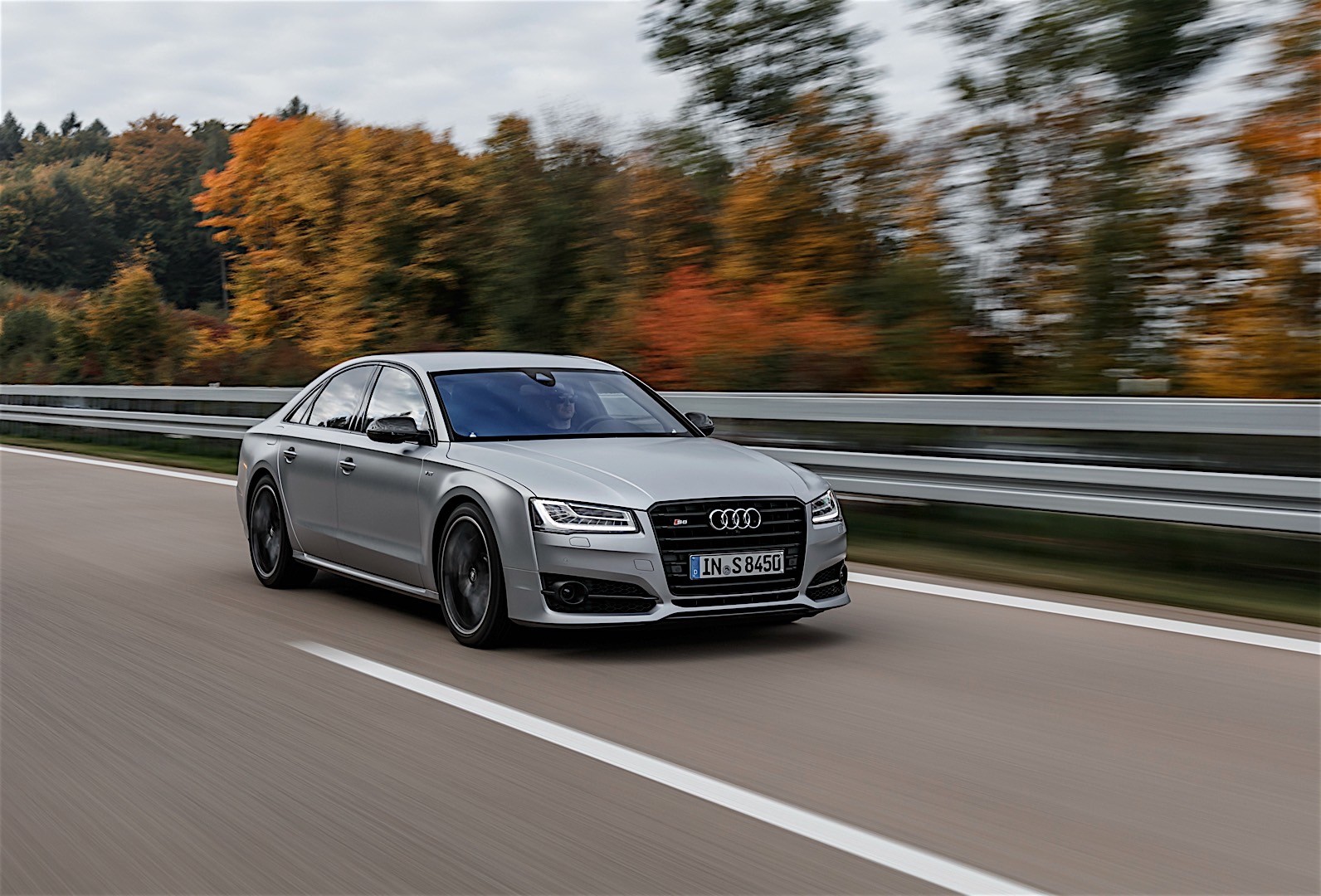 Audi S8 Plus photo 11
