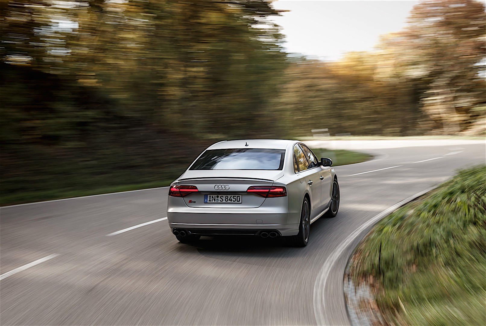 Audi S8 Plus photo 12