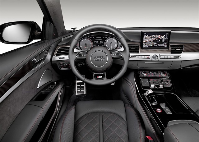 Audi S8 Plus photo 30