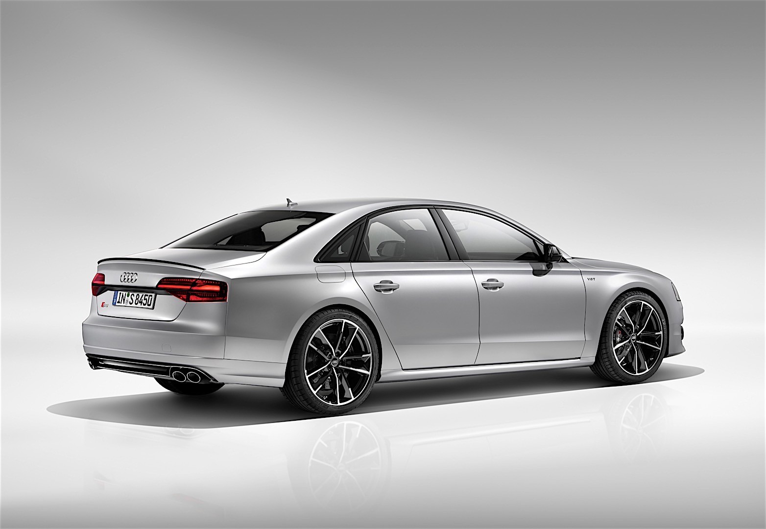 Audi S8 Plus photo 19