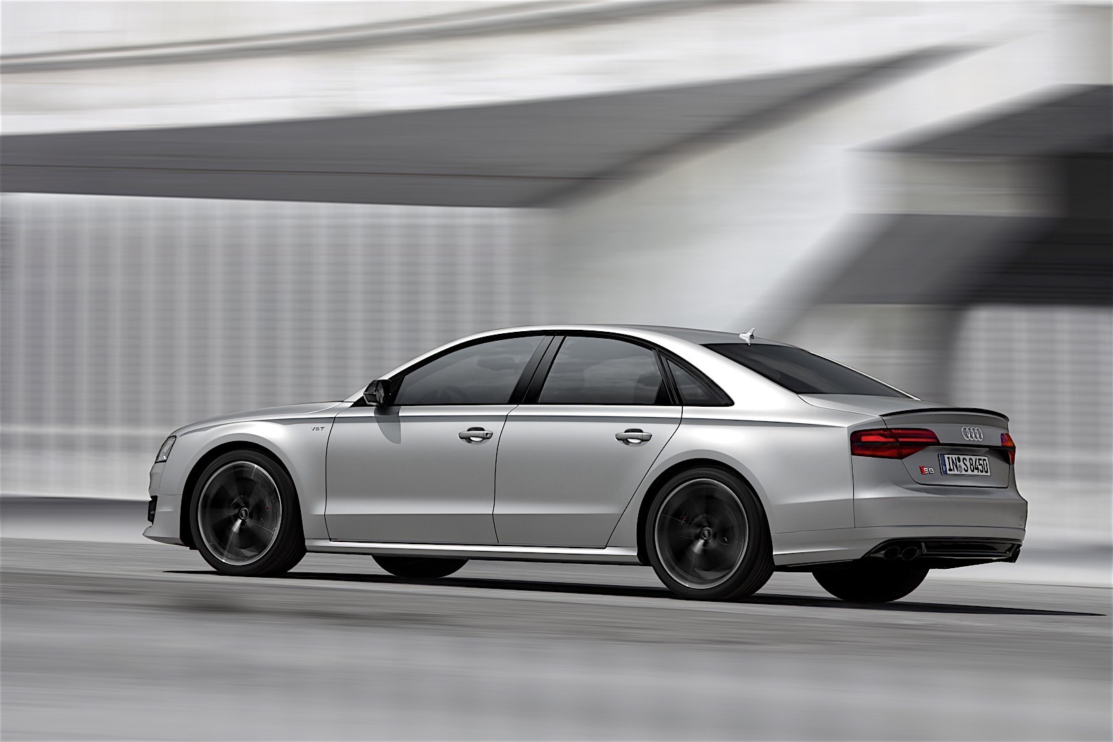 Audi S8 Plus photo 21