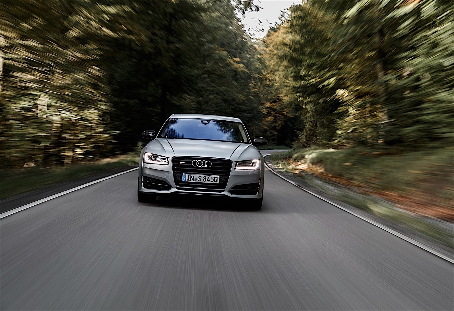 Audi S8 Plus photo 23