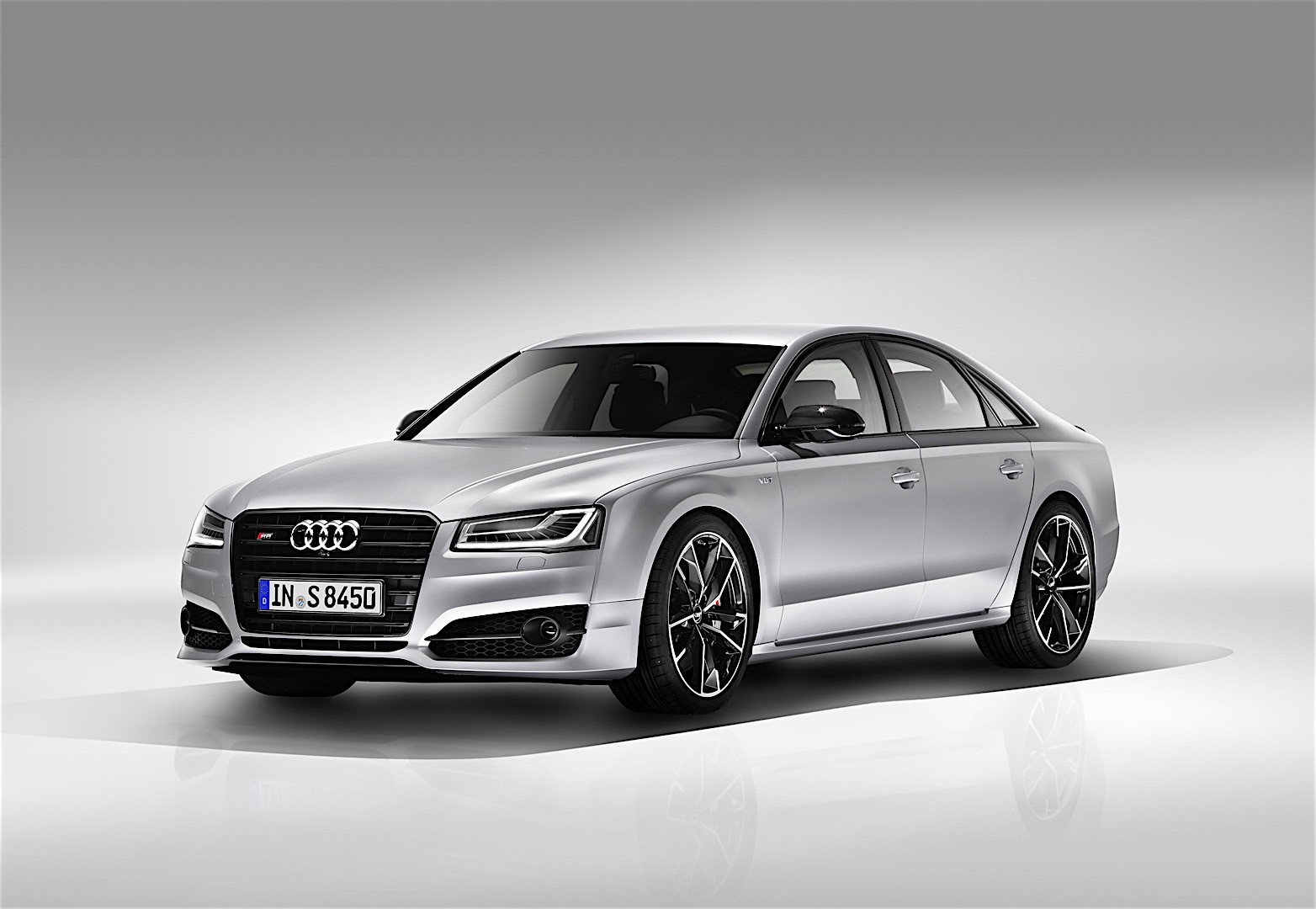 Audi S8 Plus photo 24