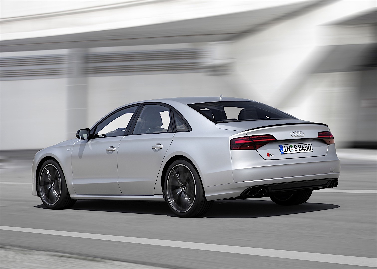 Audi S8 Plus photo 26