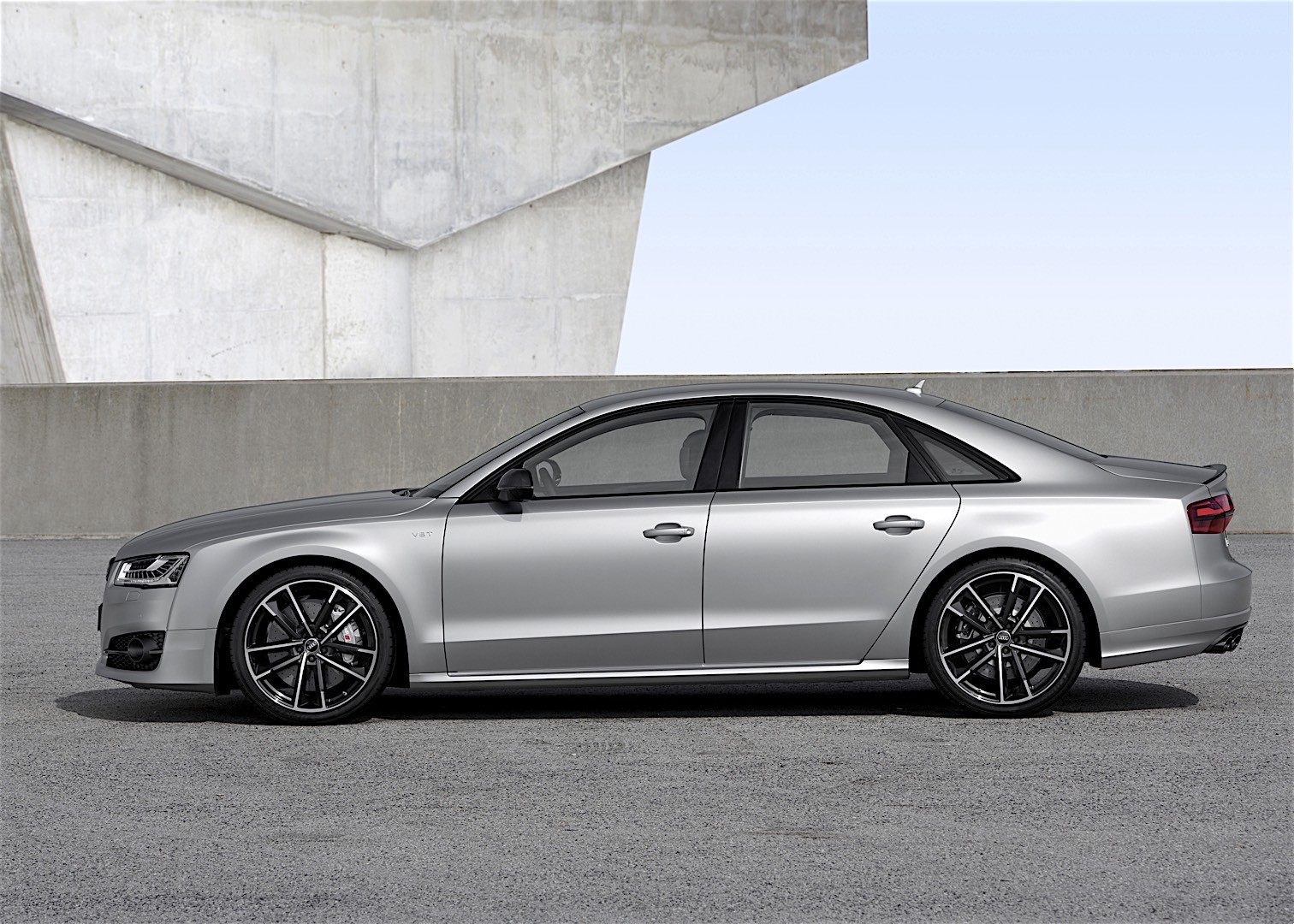 Audi S8 Plus photo 28