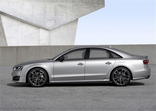 Audi S8 Plus photo 28