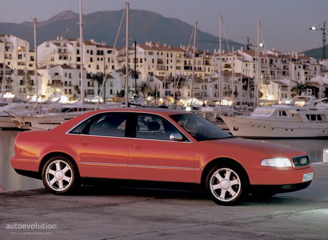 Audi S8 photo 3