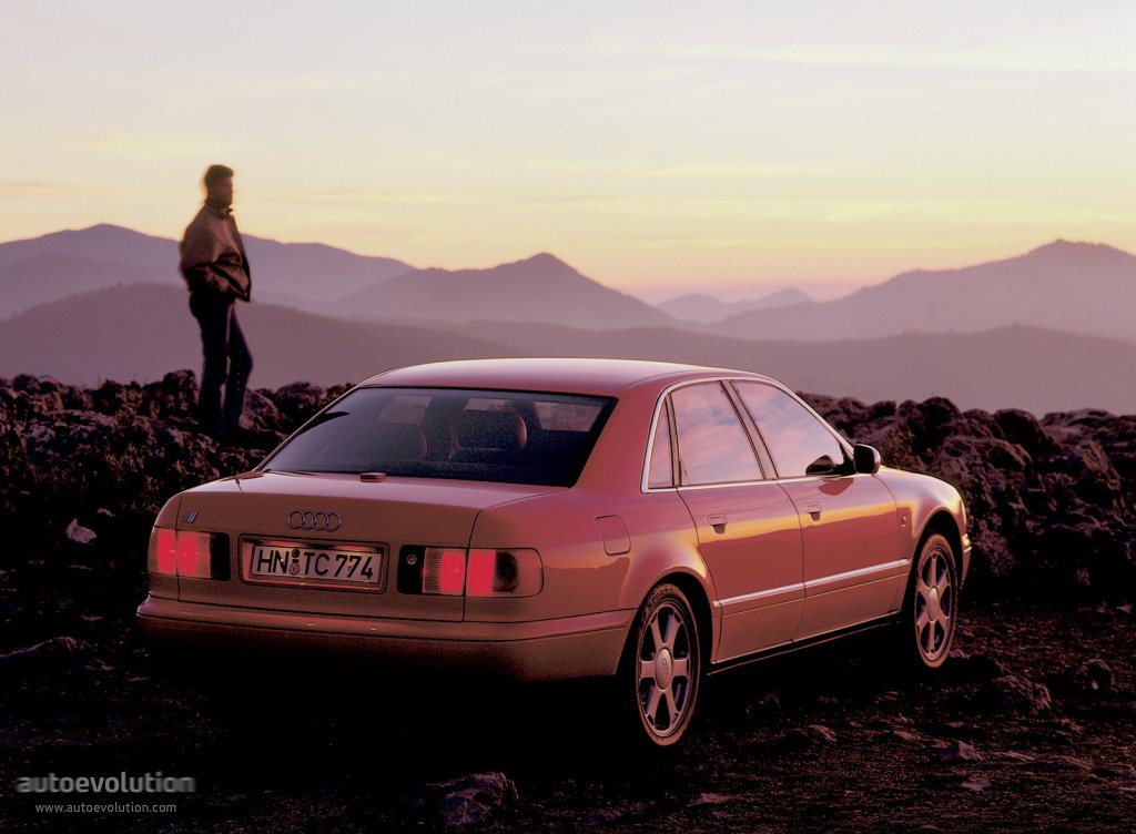 Audi S8 photo 4