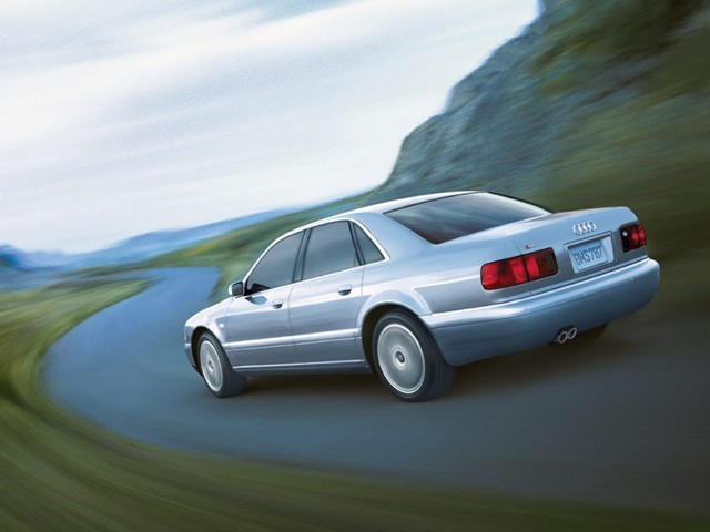 Audi S8 photo 8