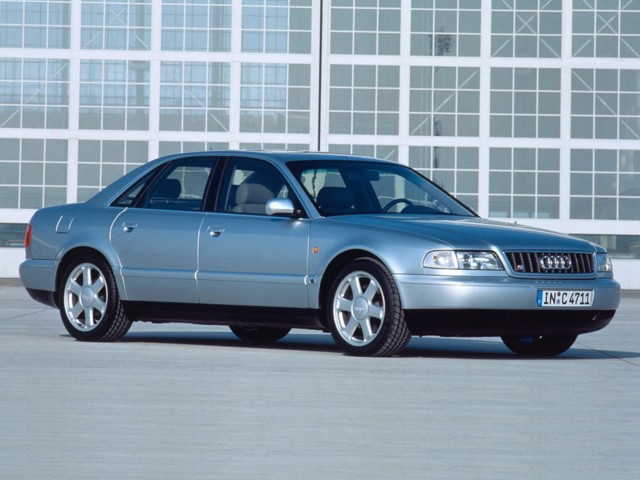 Audi S8 photo 10