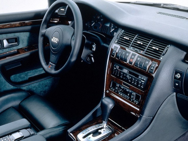 Audi S8 photo 13