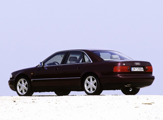 Audi S8 photo 7