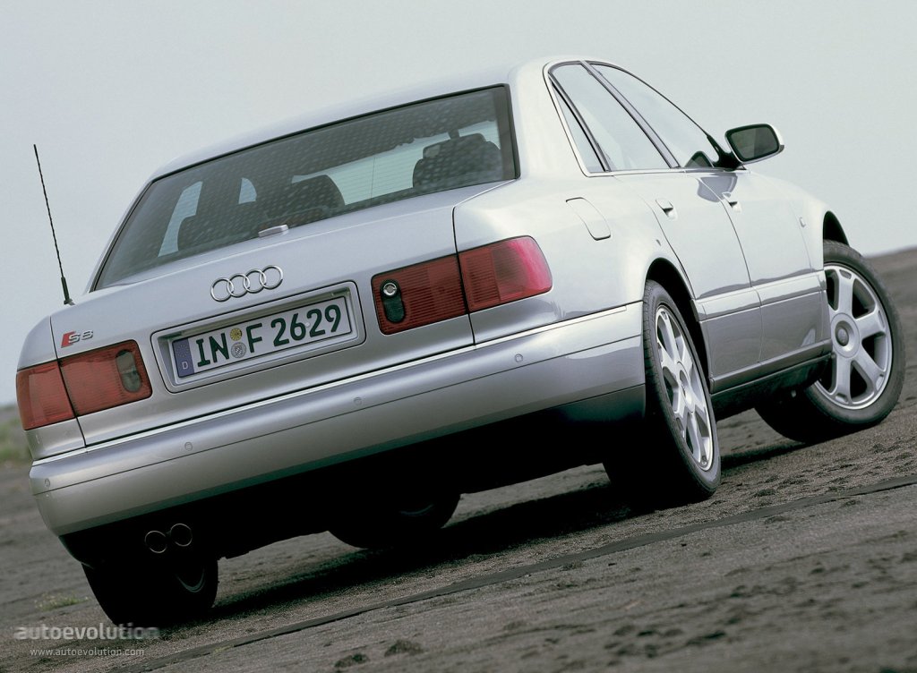 Audi S8 photo 9