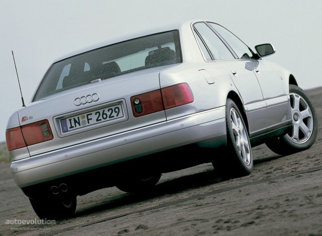 Audi S8 photo 9