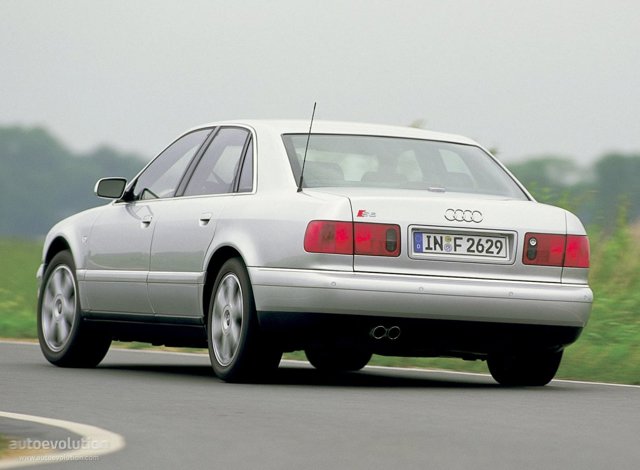 Audi S8 photo 10