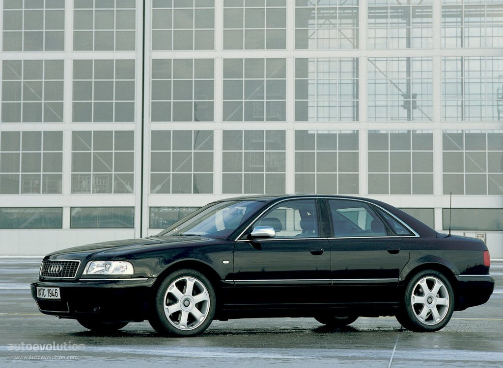 Audi S8 photo 2