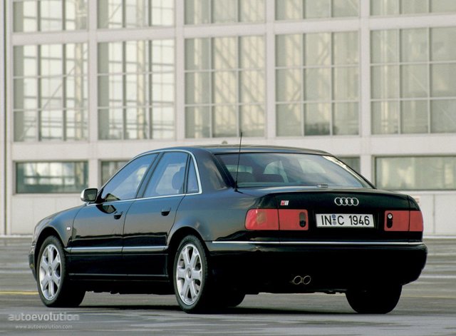 Audi S8 photo 3