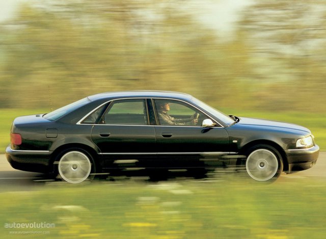 Audi S8 photo 7