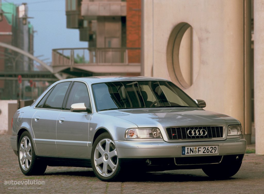 Audi S8 photo 8